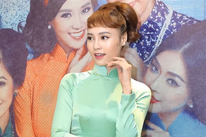 Lan Ngọc tươi rói dự sự kiện sau khi Minh Luân hé lộ bị cô bỏ