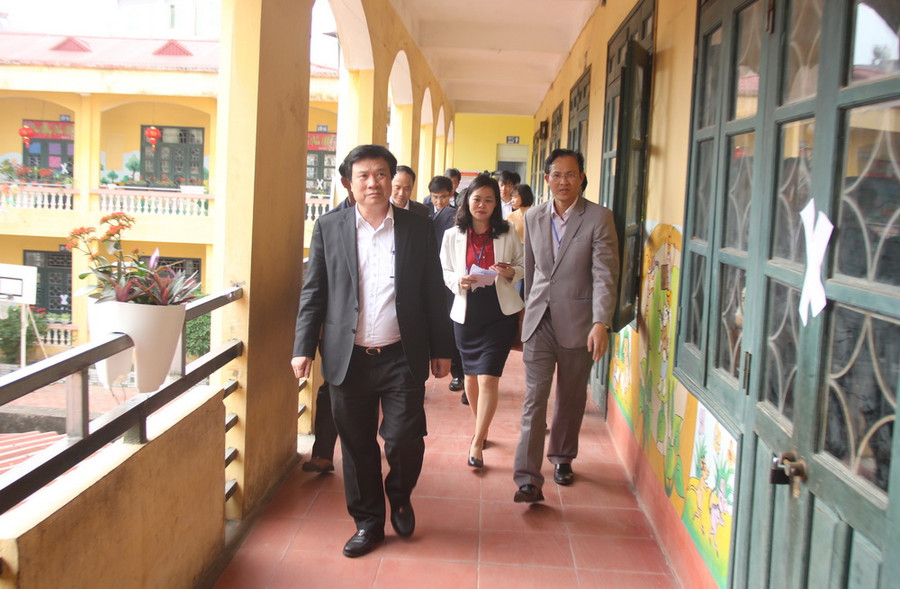 Thứ trưởng Nguyễn Hữu Độ và đoàn công tác thăm, kiểm tra công tác phòng chống dịch bệnh Covid-19 tại Trường tiểu học Dĩnh Trì (TP Bắc Giang) Thứ trưởng Nguyễn Hữu Độ và đoàn công tác thăm, kiểm tra công tác phòng chống dịch bệnh Covid-19 tại Trường tiểu học Dĩnh Trì (TP Bắc Giang)