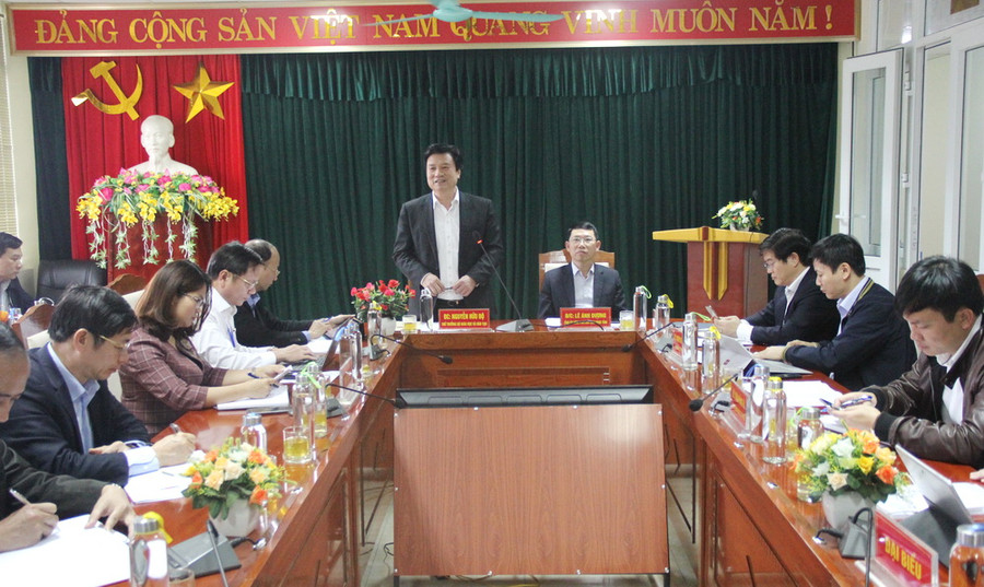 Thứ trưởng Nguyễn Hữu Độ phát biểu tại buổi làm việc với lãnh đạo UBND tỉnh Bắc Giang và Sở GD&ĐT Thứ trưởng Nguyễn Hữu Độ phát biểu tại buổi làm việc với lãnh đạo UBND tỉnh Bắc Giang và Sở GD&ĐT