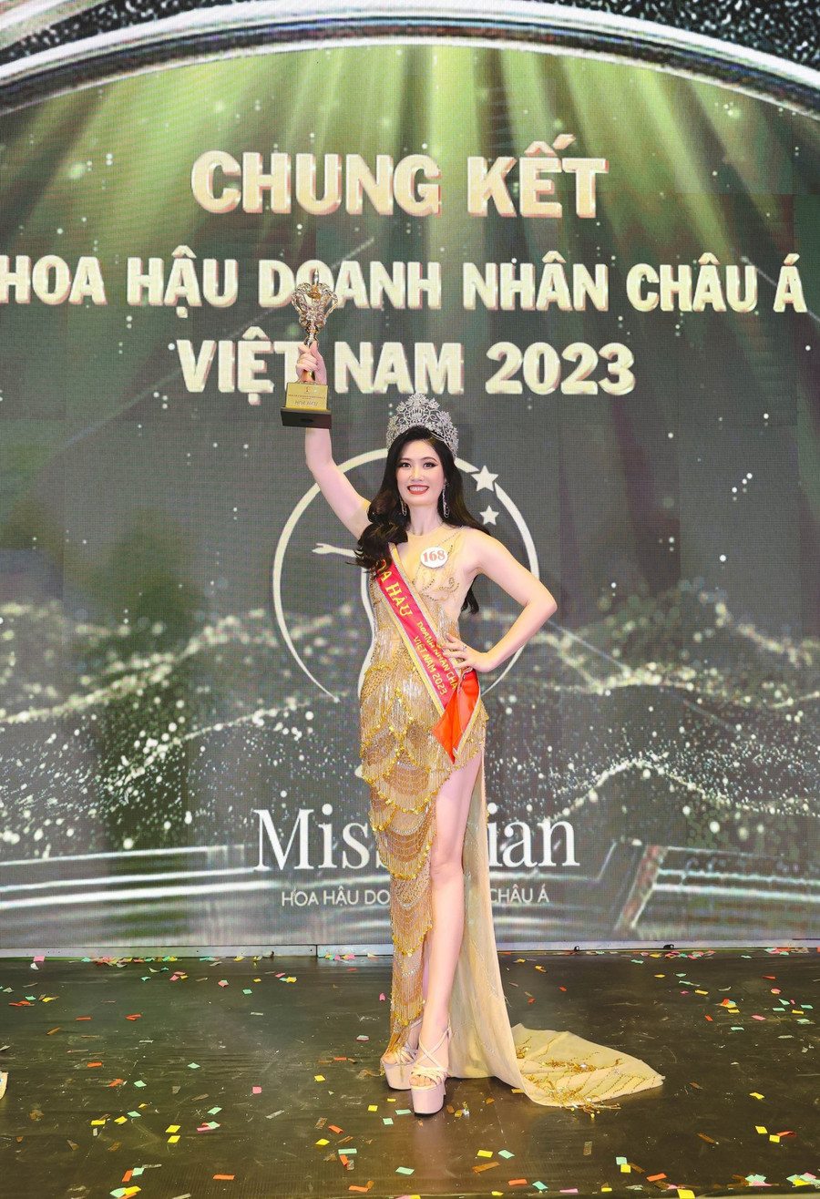 Doanh nhân Lê Thị Thơ đăng quang Hoa hậu Doanh nhân Châu Á Việt Nam 2023. Doanh nhân Lê Thị Thơ đăng quang Hoa hậu Doanh nhân Châu Á Việt Nam 2023.