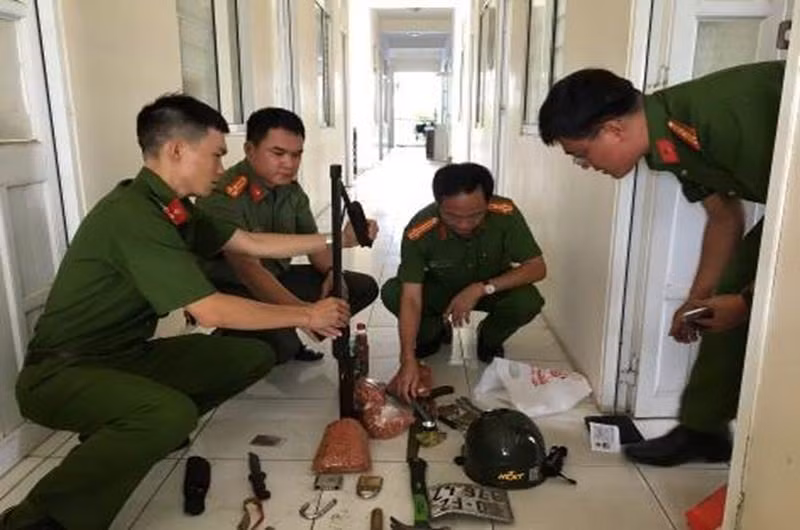 Một số vật chứng được cơ quan công an thu giữ.