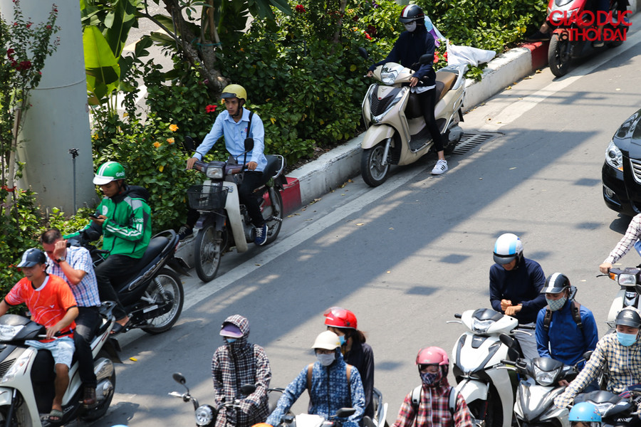 Theo TT khí tượng thuỷ văn T.Ư: Khu vực Hà Nội ngày hôm nay có nơi lên tới 40 độ.