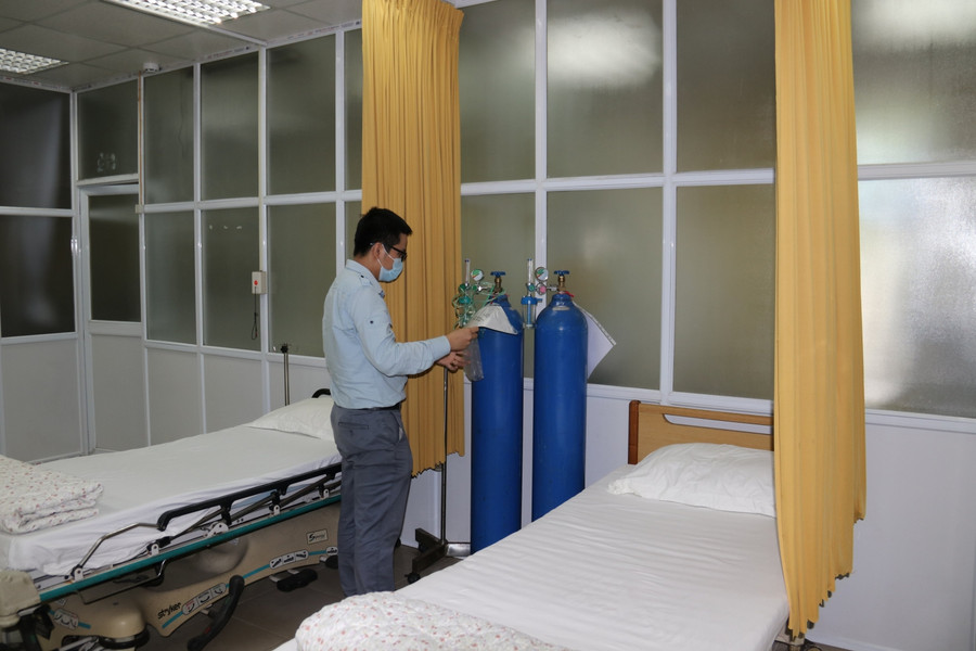 Để đảm bảo sức khỏa cho người lao động, các phương tiện y tế, thuốc men cũng được chuẩn bị thêm 30-40% so với trước đây