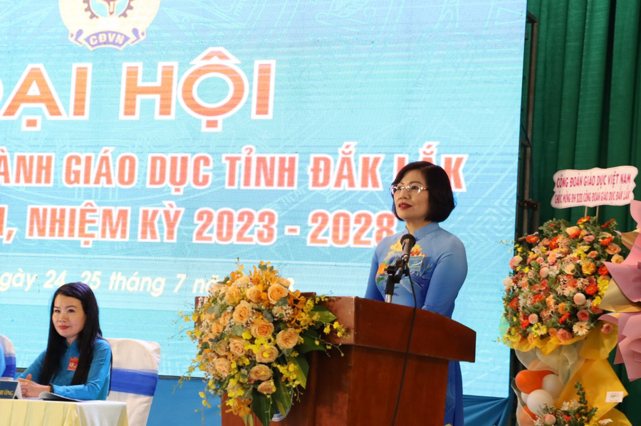 Phó Chủ tịch Công đoàn GD Việt Nam Đặng Hoàng Anh phát biểu tại Đại hội (ảnh: TT).