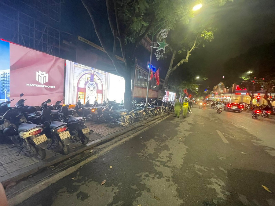 Công an quận Hoàn Kiếm tiếp tục tăng cường xử lý mạnh các trường hợp vi phạm trật tự đô thị, trật tự giao thông trên địa bàn.