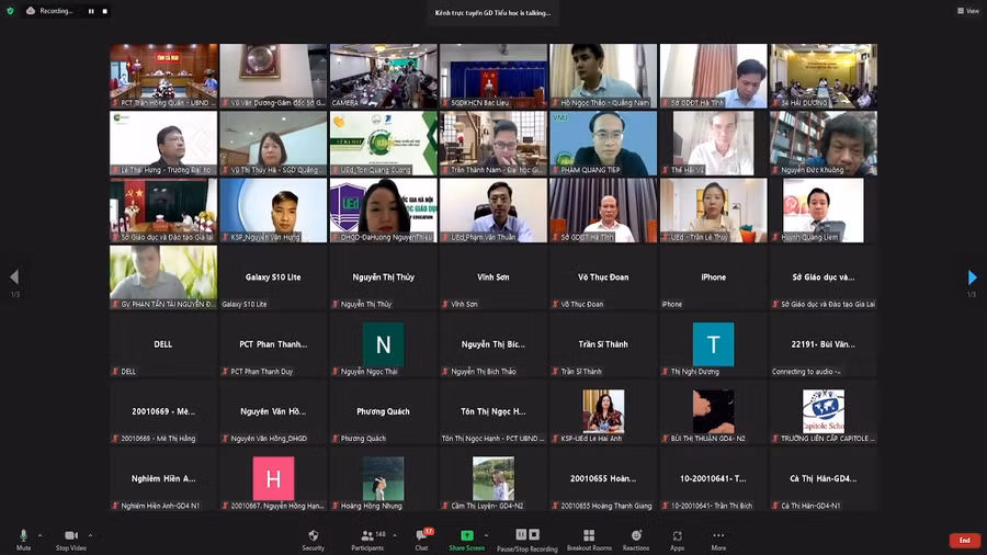 Buổi lễ được tổ chức trực tuyến trên nền tảng Zoom