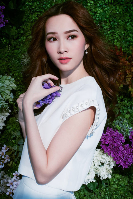 Ngẩn ngơ ngắm Đặng Thu Thảo e ấp, dịu dàng bên hoa - Ảnh 8 Ngan ngo ngam Dang Thu Thao e ap, diu dang ben hoa - Anh 8