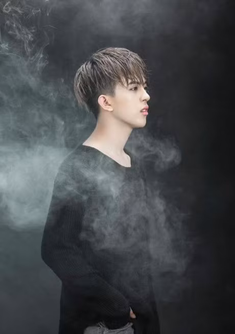 Con trai dong tinh cua hoa hau Thu Hoai gay sot voi ngoai hinh dep tua trai Han - Anh 2