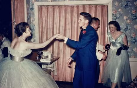 11 bi quyet phoi do day thanh lich va duyen dang voi vay vintage - Anh 5