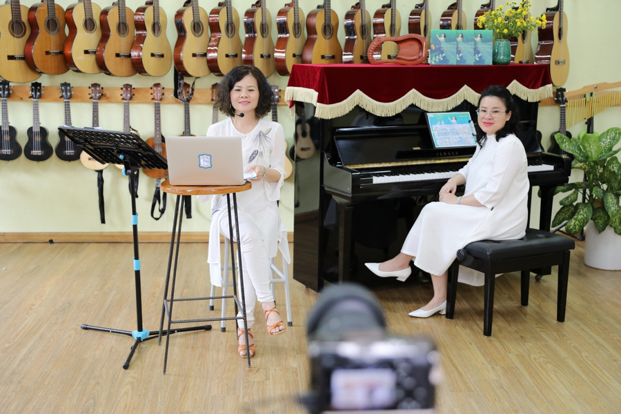 Lần đầu tiên một talkshow chuyên về du học âm nhạc được thực hiện trong Gió đầu mùa đã giúp rút ngắn thời gian tìm hiểu thông tin cũng như mang đến cơ hội hỏi đáp trực tiếp với hai chuyên gia và nghệ sĩ hàng đầu trong lĩnh âm nhạc hiện nay: TS. Nghệ sĩ Đào Trọng Tuyên - Trưởng khoa Piano Học viện Âm nhạc Quốc gia Việt Nam và Nghệ sĩ piano Nguyễn Đức Anh - Trưởng Khoa Piano của Soul Music &amp; Performing Arts Academy.