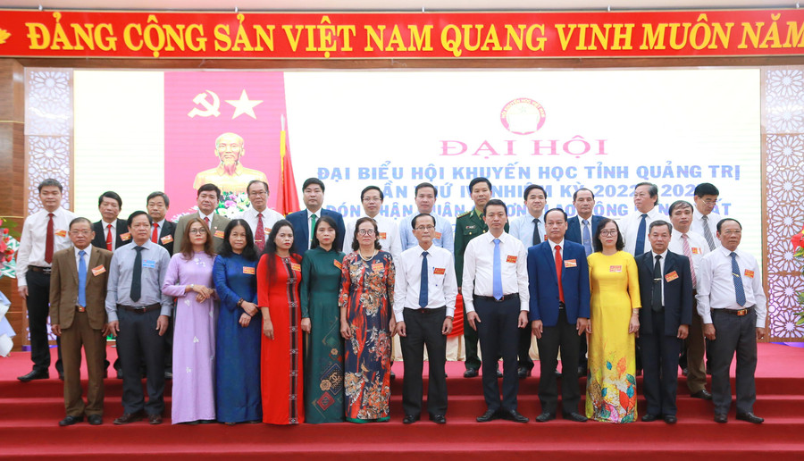 Đại hội đại biểu Hội Khuyến học tỉnh đã thống nhất bầu ra BCH khóa mới gồm 31 người. Đại hội đại biểu Hội Khuyến học tỉnh đã thống nhất bầu ra BCH khóa mới gồm 31 người.
