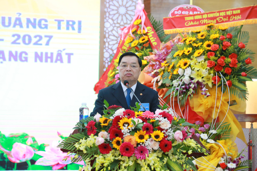 Ông Lê Mạnh Hùng - Phó Chủ tịch Thường trực kiêm Tổng Thư ký Trung ương Hội Khuyến học Việt Nam biểu dương những kết quả đạt được của Hội Khuyến học tỉnh Quảng Trị. Ông Lê Mạnh Hùng - Phó Chủ tịch Thường trực kiêm Tổng Thư ký Trung ương Hội Khuyến học Việt Nam biểu dương những kết quả đạt được của Hội Khuyến học tỉnh Quảng Trị.