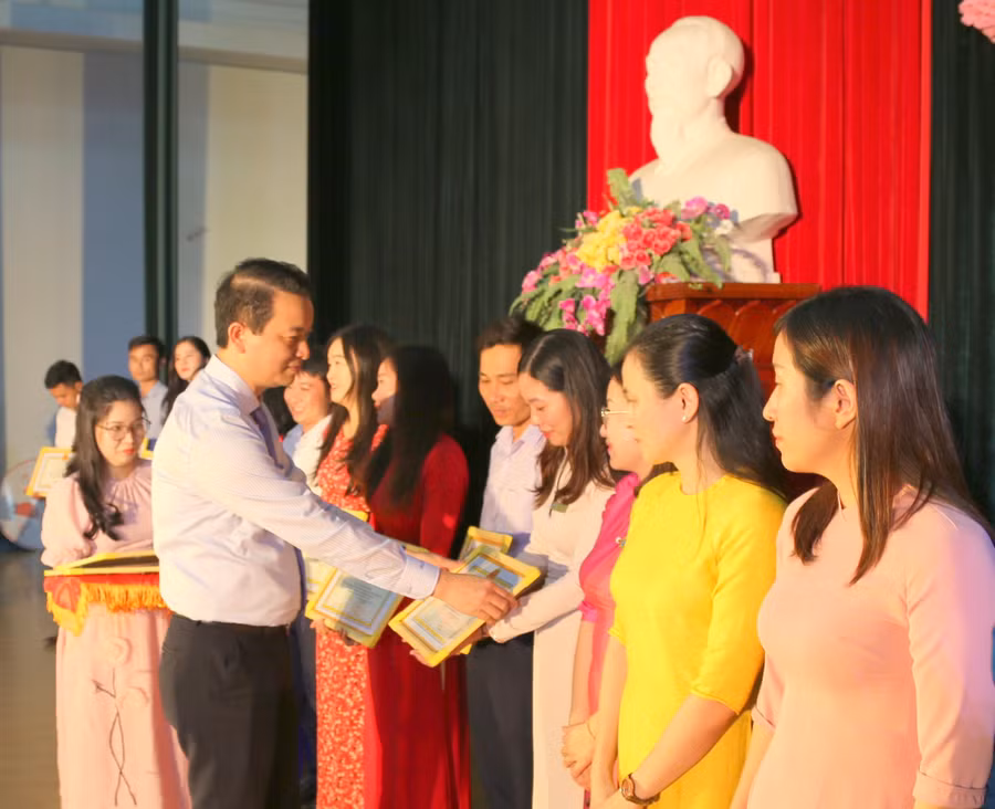 Các giáo viên đã có nhiều nỗ lực, sáng tạo phương pháp giảng dạy.