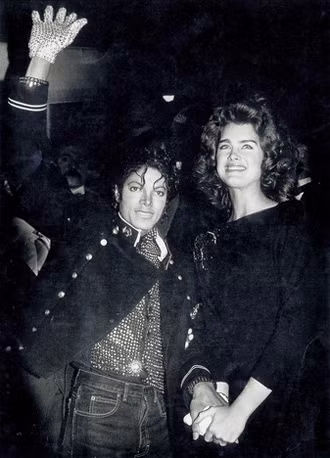 Năm 1984, Jackson bị đồn có tình cảm với nữ diễn viên Brooke Shields.