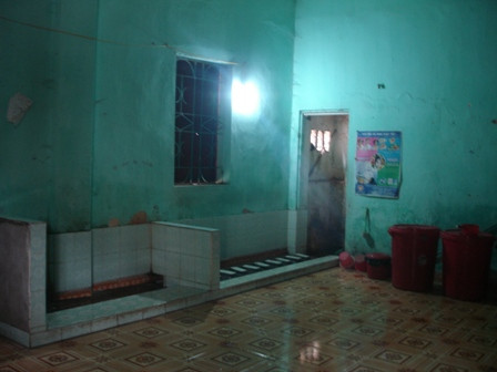 Nhà vệ sinh duy nhất cho gần 700 học sinh