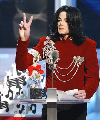 Các đĩa nhạc của Michael Jackson đã tiêu thụ được con số kỷ lục là 750 triệu bản. Anh nhận được 13 giải Grammy danh giá trong sự nghiệp của mình. 