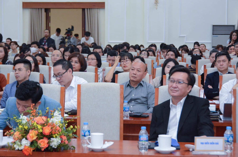 Quang cảnh tọa đàm. Quang cảnh tọa đàm.