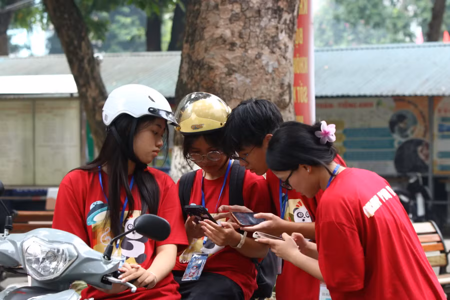 Sự kiện đã được tổ chức thành công tại Trường THCS Đống Đa - Số 28 P. Lương Định Của, Đống Đa, Hà Nội với quy mô khách tham gia lớn cùng sự góp mặt tham gia của gần 120 bạn học sinh thuộc đội ngũ Ban Tổ chức trên toàn thành phố.