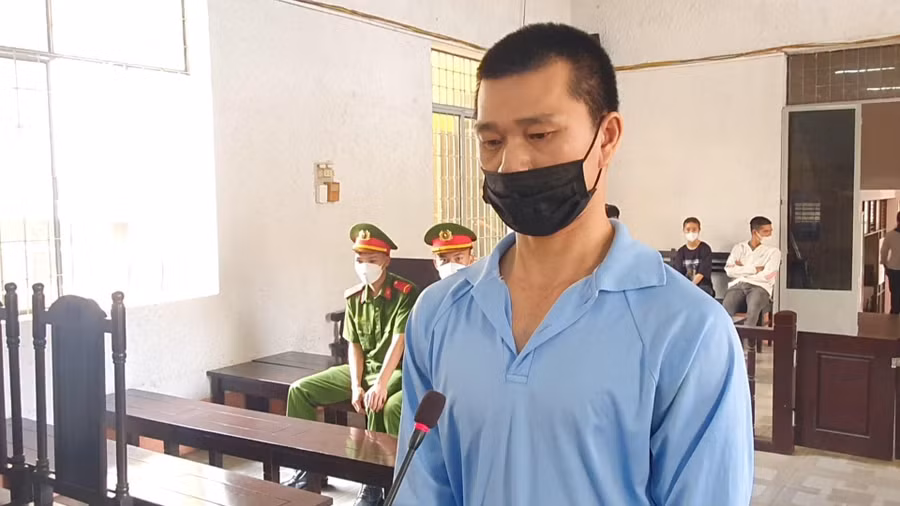 Bị cáo Lương Văn Hiếu tại phiên toà (ảnh: SĐ).