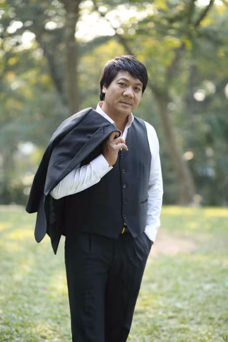 Khanh Linh khoc ke ve qua khu khong ai nhan lam hoc tro - Anh 2