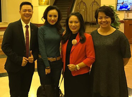 Trang phục không bao giờ được lên sóng của MC Hoài Anh - Ảnh 1 Trang phuc khong bao gio duoc len song cua MC Hoai Anh - Anh 1