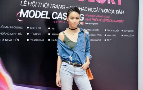 Mâu Thủy gây chú ý khi tự chạy xe máy đi casting thời trang - Ảnh 3 Mau Thuy gay chu y khi tu chay xe may di casting thoi trang - Anh 3