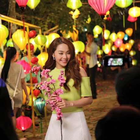 Trang phục không bao giờ được lên sóng của MC Hoài Anh - Ảnh 6 Trang phuc khong bao gio duoc len song cua MC Hoai Anh - Anh 6