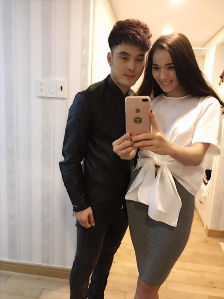 Trang phục không bao giờ được lên sóng của MC Hoài Anh - Ảnh 13 Trang phuc khong bao gio duoc len song cua MC Hoai Anh - Anh 13