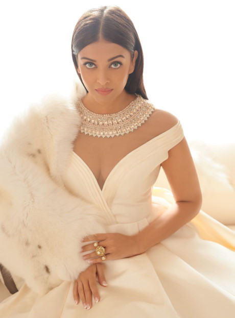 Chiêm ngưỡng vẻ quyến rũ của Hoa hậu thế giới 1994 Aishwarya Rai - Ảnh 4 Chiem nguong ve quyen ru cua Hoa hau the gioi 1994 Aishwarya Rai - Anh 4