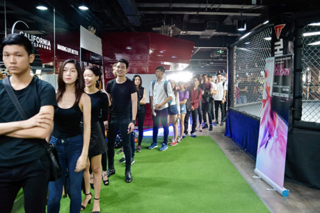 Mâu Thủy gây chú ý khi tự chạy xe máy đi casting thời trang - Ảnh 4 Mau Thuy gay chu y khi tu chay xe may di casting thoi trang - Anh 4