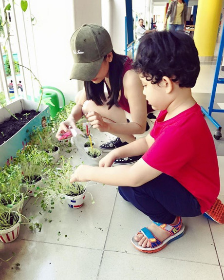 Trang phục không bao giờ được lên sóng của MC Hoài Anh - Ảnh 9 Trang phuc khong bao gio duoc len song cua MC Hoai Anh - Anh 9