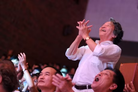 Nhac si Pho Duc Phuong va cuoc tinh voi vo kem 20 tuoi - Anh 2