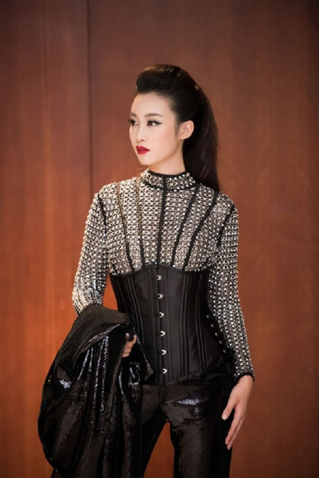 Mỹ nhân Việt rủ nhau khoe eo thon-dáng nuột với corset - Ảnh 14 My nhan Viet ru nhau khoe eo thon-dang nuot voi corset - Anh 14