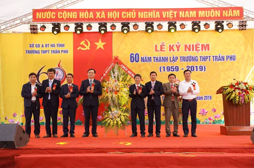 Với bề dày lịch sử 60 năm xây dựng, trưởng thành, thầy và trò trường THPT Trần Phú đã giành nhiều thành tích xuất sắc