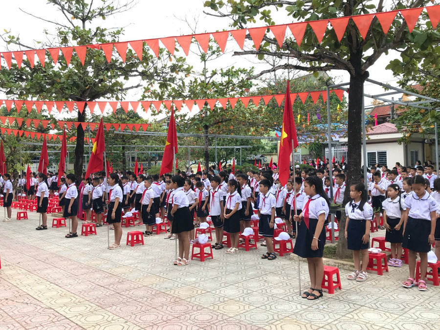 Không khí khai giảng trang nghiêm tại Trường Tiểu Học Hàm Nghi. Không khí khai giảng trang nghiêm tại Trường Tiểu Học Hàm Nghi.