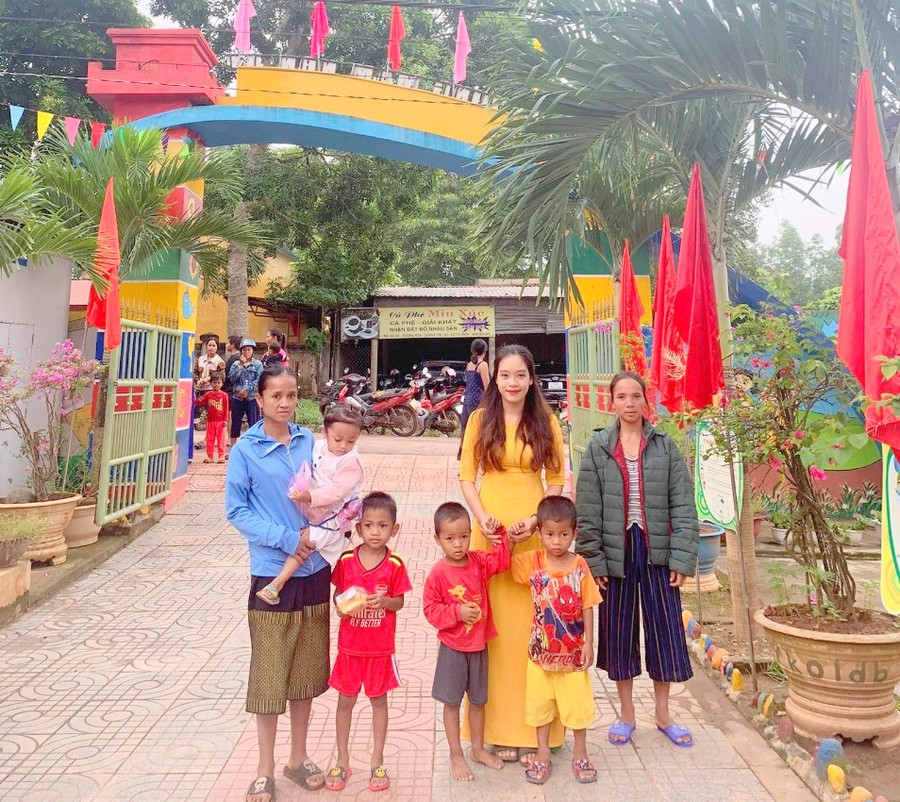 Trường Mầm non xã Xy đón học sinh tham gia khai giảng.