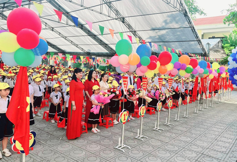 Không khí khai giảng ở Trường Tiểu học số 2 Bắc Lý, TP Đồng Hới, Quảng Bình. Không khí khai giảng ở Trường Tiểu học số 2 Bắc Lý, TP Đồng Hới, Quảng Bình.