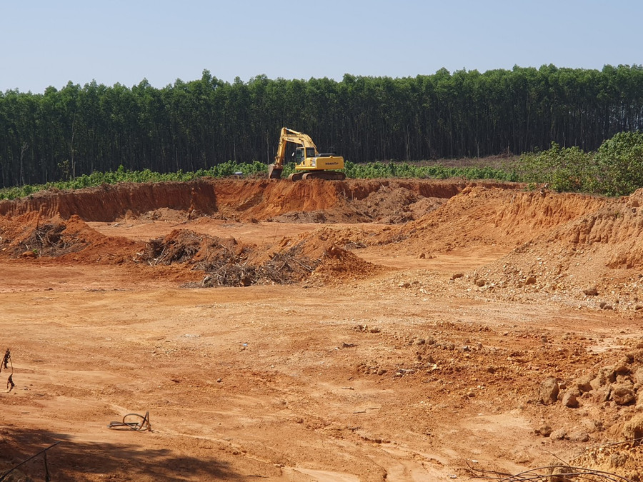 "Đất tặc" vẫn lộng hành bất chấp quy định pháp luật. "Đất tặc" vẫn lộng hành bất chấp quy định pháp luật.