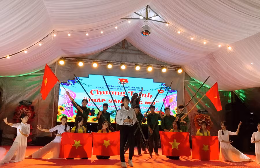 Chương trình văn nghệ đặc sắc của học sinh trường THPT Hùng Vương.