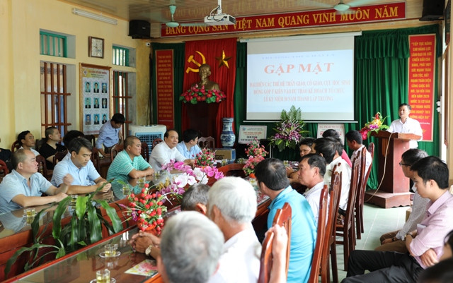 Một cuộc họp cựu học sinh để đóng góp cho quỹ khuyến học xã Hải Lý Một cuộc họp cựu học sinh để đóng góp cho quỹ khuyến học xã Hải Lý