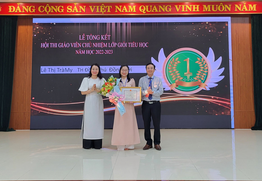 Cô giáo Lê Thị Trà My, Trường Tiểu học Đồng Phú (TP. Đồng Hới) đoạt giải Nhất cuộc thi.