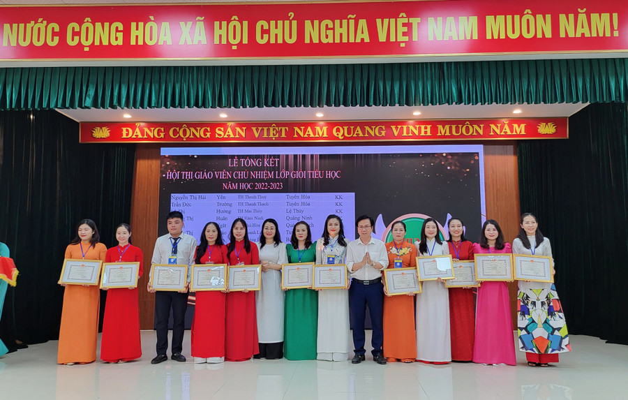 Những GV thực hiện tốt các nội dung hội thi được tuyên dương.