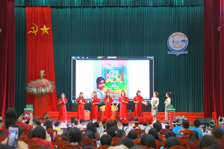 Học sinh tiểu học tranh tài về môn tiếng Anh. Học sinh tiểu học tranh tài về môn tiếng Anh.