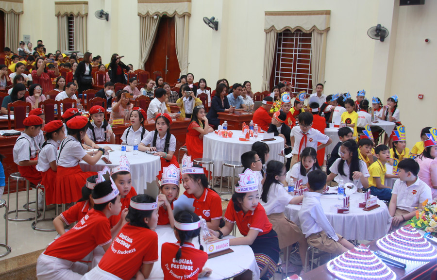 Tham gia tranh tài trong ngày hội giao lưu tiếng Anh có 88 học sinh xuất sắc của 9 huyện, thị xã, thành phố và 2 trường liên cấp: Trường TH,THCS&THPT Trưng Vương, Trường liên cấp HNQT iSchool Quảng Trị. Tham gia tranh tài trong ngày hội giao lưu tiếng Anh có 88 học sinh xuất sắc của 9 huyện, thị xã, thành phố và 2 trường liên cấp: Trường TH,THCS&THPT Trưng Vương, Trường liên cấp HNQT iSchool Quảng Trị.