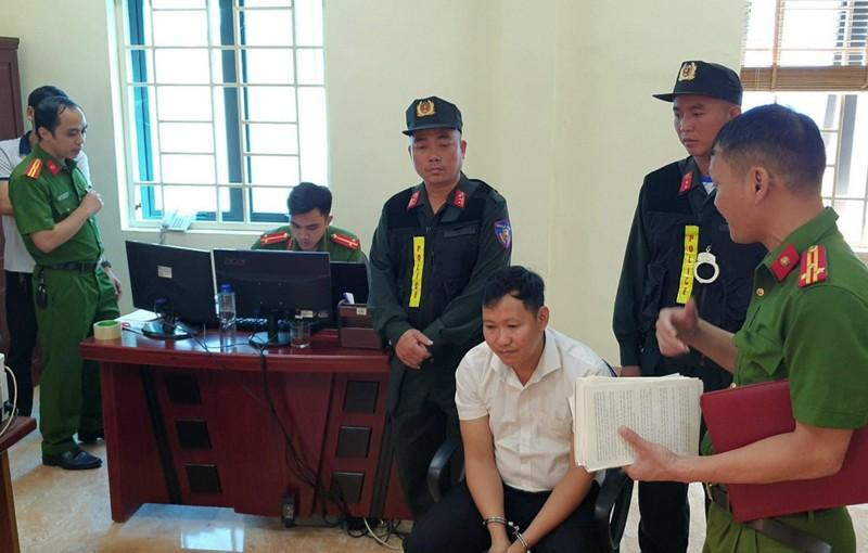 Cơ quan chức năng thi hành các biện pháp tố tụng đối với Trần Xuân Mạnh (cán bộ thuộc Phòng Tài chính kế hoạch TP. Điện Biên Phủ). Cơ quan chức năng thi hành các biện pháp tố tụng đối với Trần Xuân Mạnh (cán bộ thuộc Phòng Tài chính kế hoạch TP. Điện Biên Phủ).