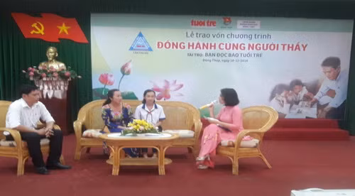 Giao lưu với thầy Trà Ngọc Minh, trường THPT Trần Quốc Toản Giao lưu với thầy Trà Ngọc Minh, trường THPT Trần Quốc Toản
