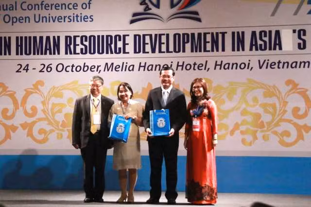  Thứ trưởng Nguyễn Văn Phúc và quan khách