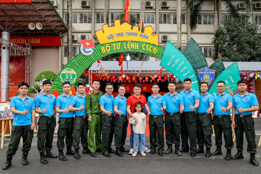 Tham gia hội trại năm nay có 20 gian trại đến từ các lớp các đơn vị khác nhau trong và ngoài học viện. Các gian trại đều được thầy và trò của học viện dành rất nhiều thời gian, tâm huyết, đầu tư công phu. Tham gia hội trại năm nay có 20 gian trại đến từ các lớp các đơn vị khác nhau trong và ngoài học viện. Các gian trại đều được thầy và trò của học viện dành rất nhiều thời gian, tâm huyết, đầu tư công phu.