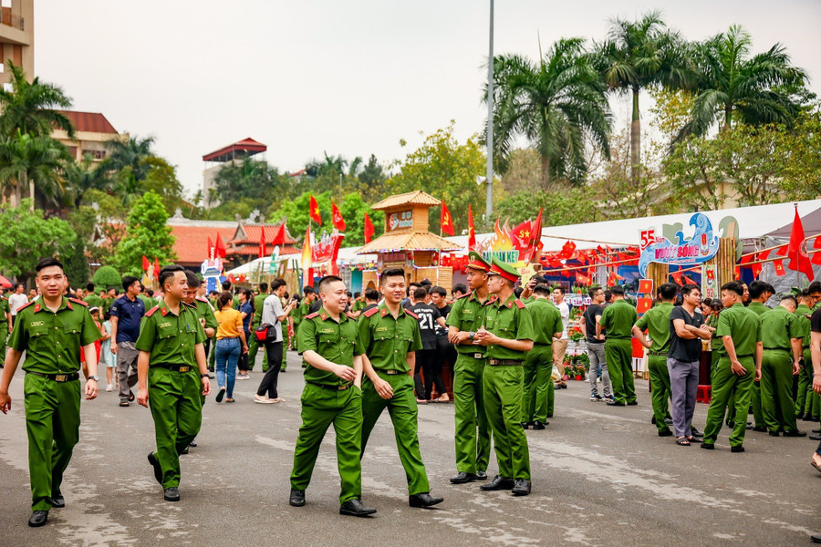 Hội trại năm nay diễn ra trong 3 ngày từ 24-26/3 ,với quy mô sâu rộng hội trại đã tạo sức lan tỏa lớn trong đông đảo đoàn viên thanh niên. Hội trại năm nay diễn ra trong 3 ngày từ 24-26/3 ,với quy mô sâu rộng hội trại đã tạo sức lan tỏa lớn trong đông đảo đoàn viên thanh niên.