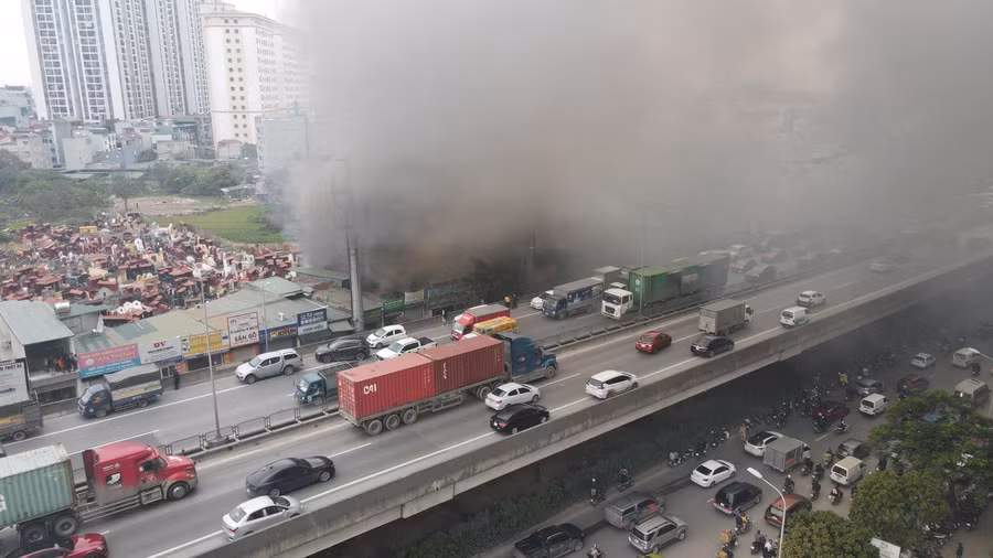 Đám cháy nằm tại khu vực khó tiếp cận.